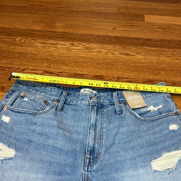NWT Madewell Relaxed Destructed Edition Denim Shorts Size 33 - Picture 10 of 12